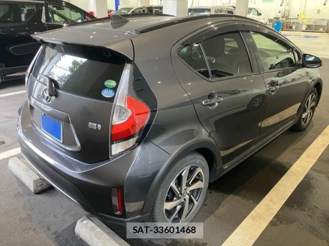 Toyota AQUA 2019-06 7614972-9