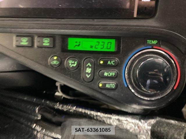Toyota AQUA 2013-07 7615003-19
