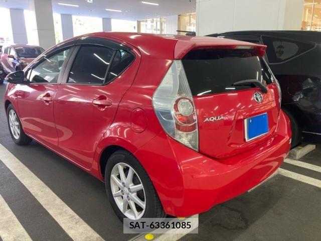 Toyota AQUA 2013-07 7615003-2