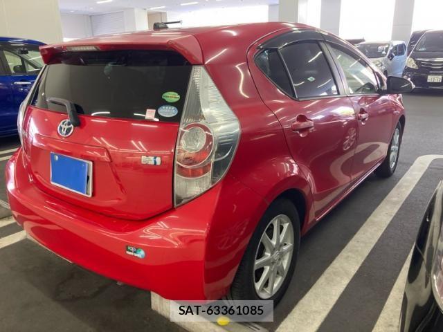 Toyota AQUA 2013-07 7615003-3