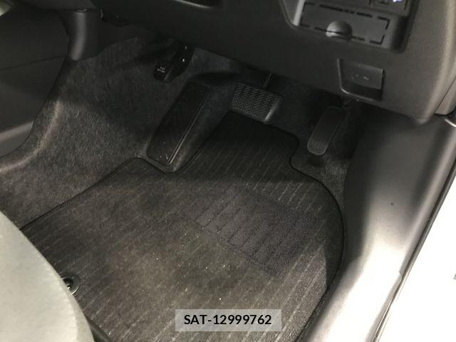 Toyota AQUA 2025-03 7614926-21