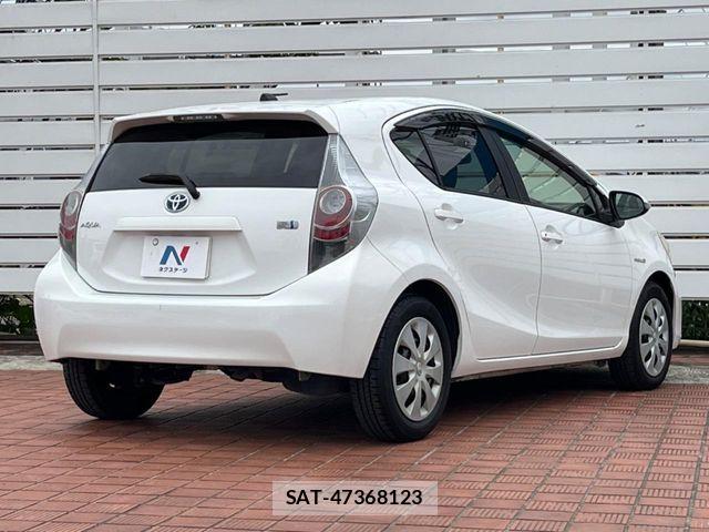 Toyota AQUA 2012-06 7614982-16