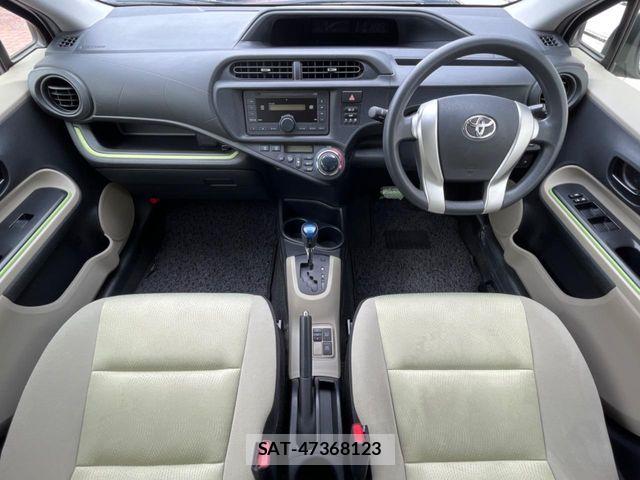 Toyota AQUA 2012-06 7614982-1
