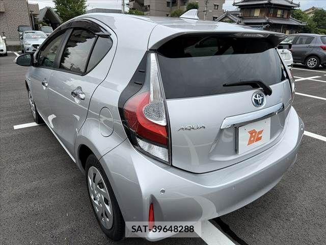 Toyota AQUA 2018-04 7614961-12