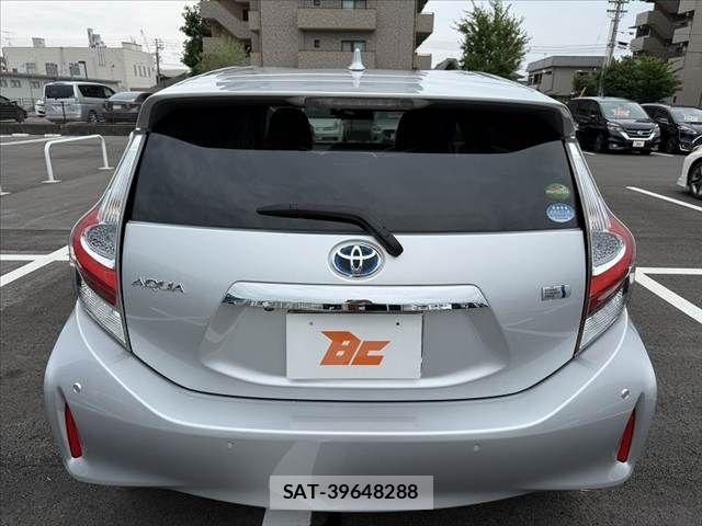 Toyota AQUA 2018-04 7614961-13