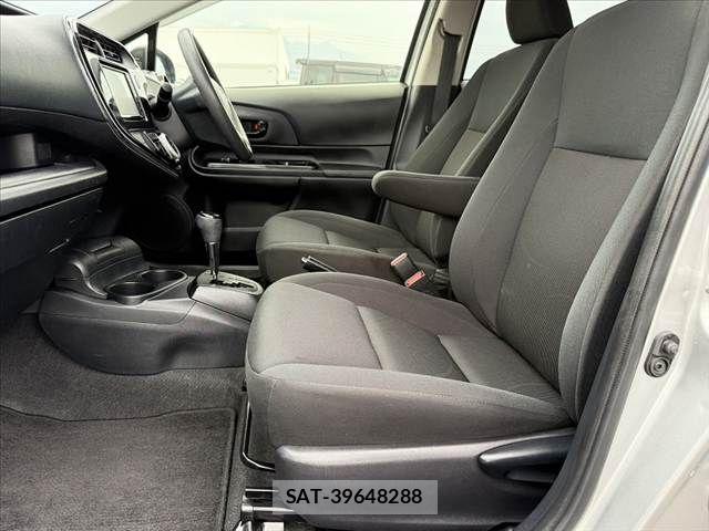 Toyota AQUA 2018-04 7614961-16