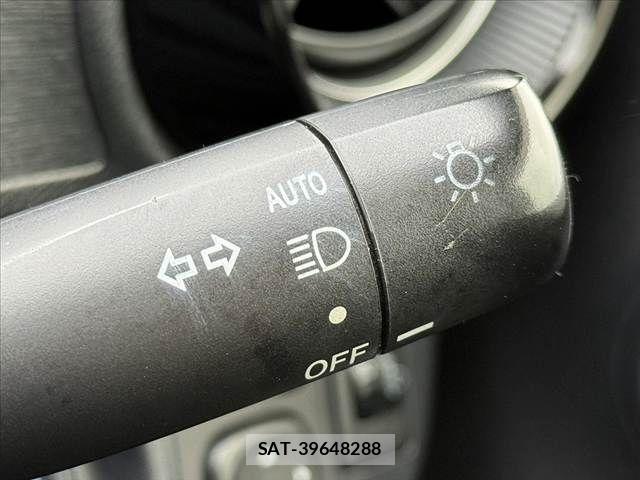 Toyota AQUA 2018-04 7614961-25