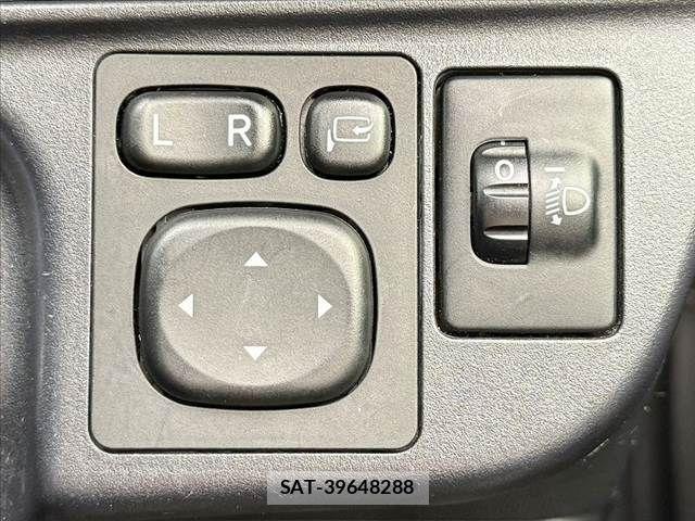 Toyota AQUA 2018-04 7614961-29