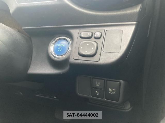 Toyota AQUA 2016-03 7614986-19