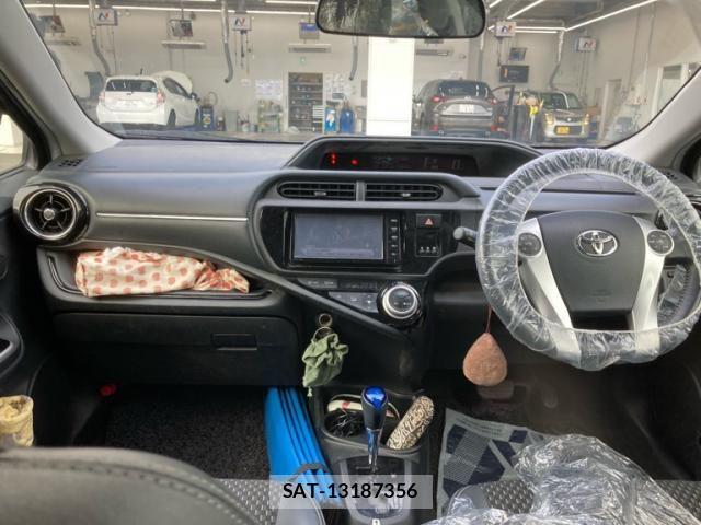 Toyota AQUA 2016-01 7614979-12