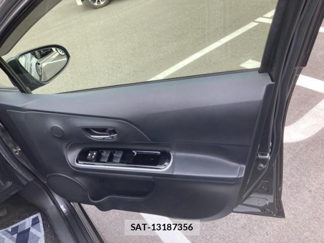 Toyota AQUA 2016-01 7614979-13