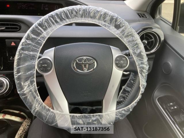 Toyota AQUA 2016-01 7614979-15