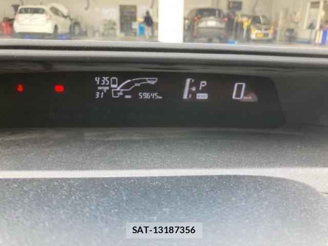 Toyota AQUA 2016-01 7614979-17