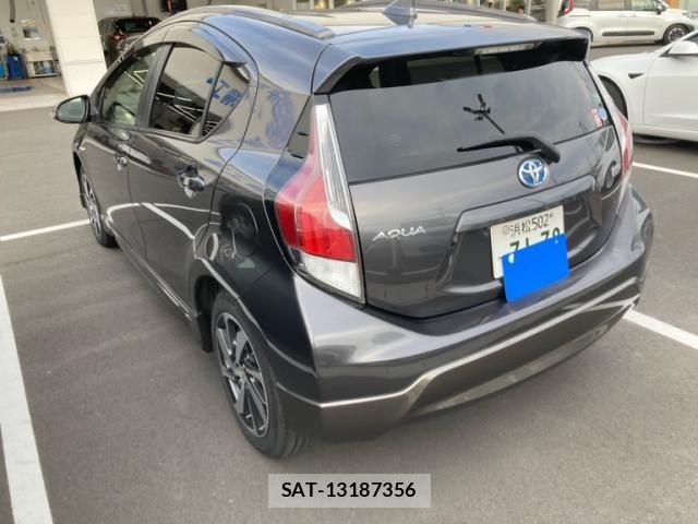 Toyota AQUA 2016-01 7614979-3