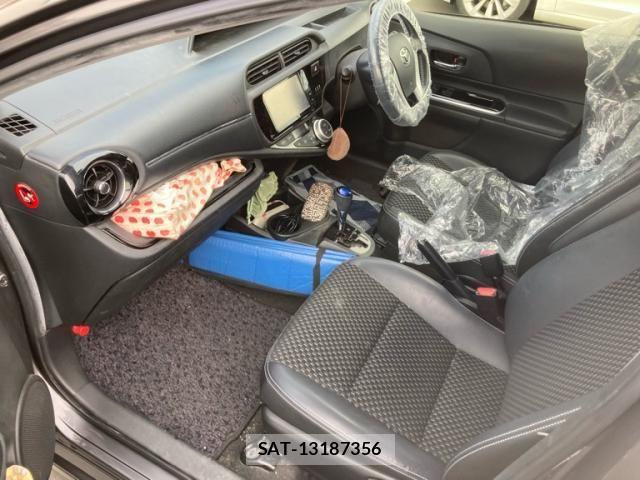 Toyota AQUA 2016-01 7614979-8