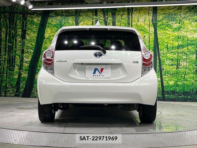 Toyota AQUA 2013-07 7614970-14