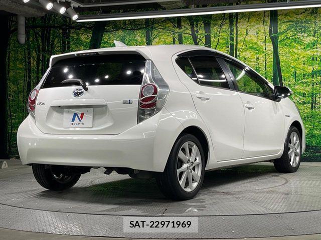 Toyota AQUA 2013-07 7614970-16