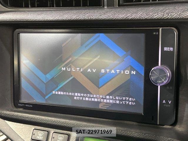 Toyota AQUA 2013-07 7614970-2