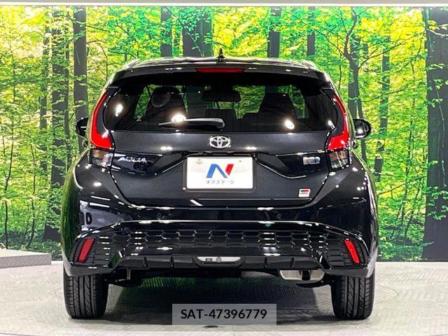 Toyota AQUA 2023-10 7614921-14