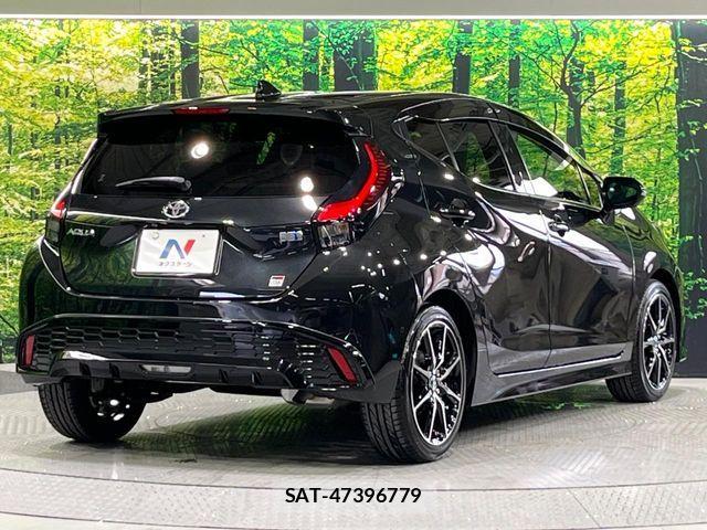 Toyota AQUA 2023-10 7614921-16