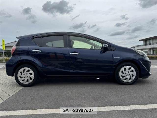 Toyota AQUA 2019-06 7614960-11