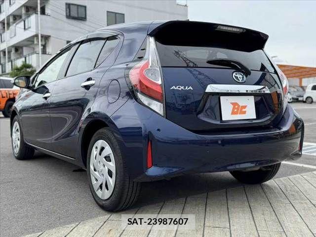 Toyota AQUA 2019-06 7614960-12