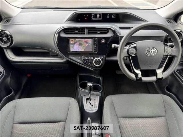 Toyota AQUA 2019-06 7614960-1