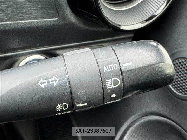 Toyota AQUA 2019-06 7614960-25