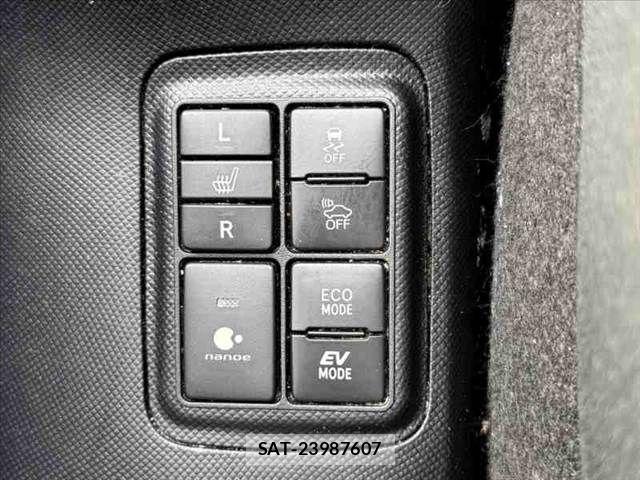 Toyota AQUA 2019-06 7614960-4