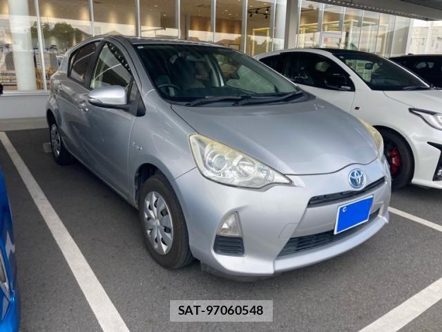 Toyota AQUA 2014-11 7615004-0