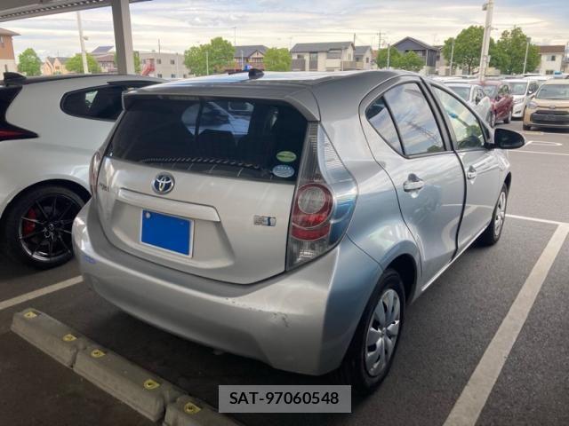 Toyota AQUA 2014-11 7615004-1