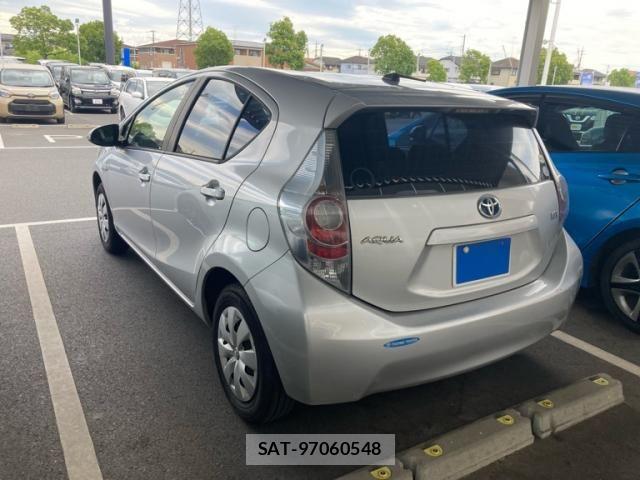 Toyota AQUA 2014-11 7615004-2