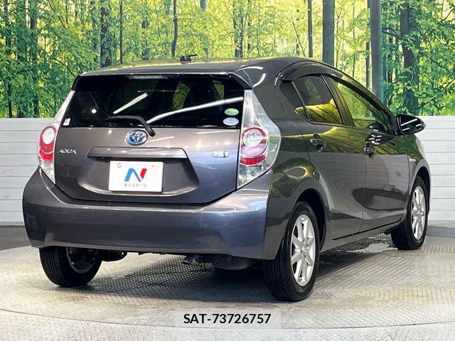Toyota AQUA 2013-10 7614971-16