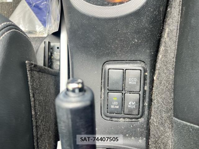 Toyota AQUA 2014-09 7614980-17
