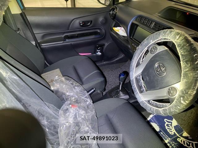 Toyota AQUA 2015-06 7614985-13