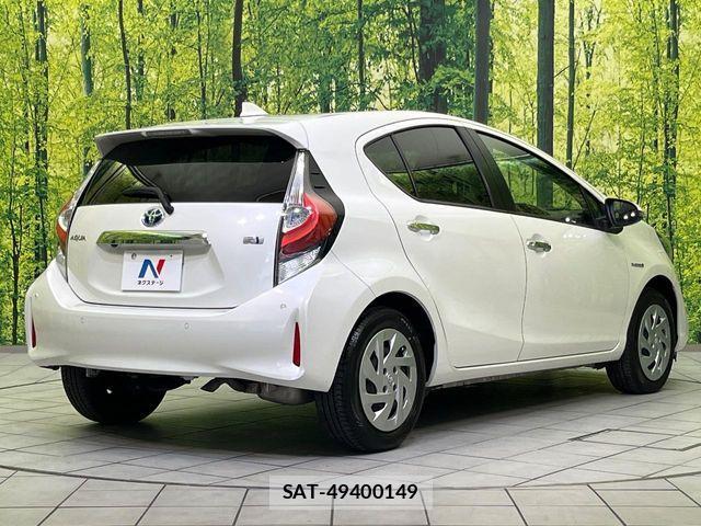 Toyota AQUA 2019-04 7614942-16