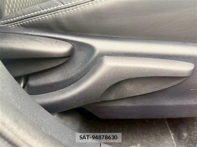Toyota AQUA 2015-03 7614949-16