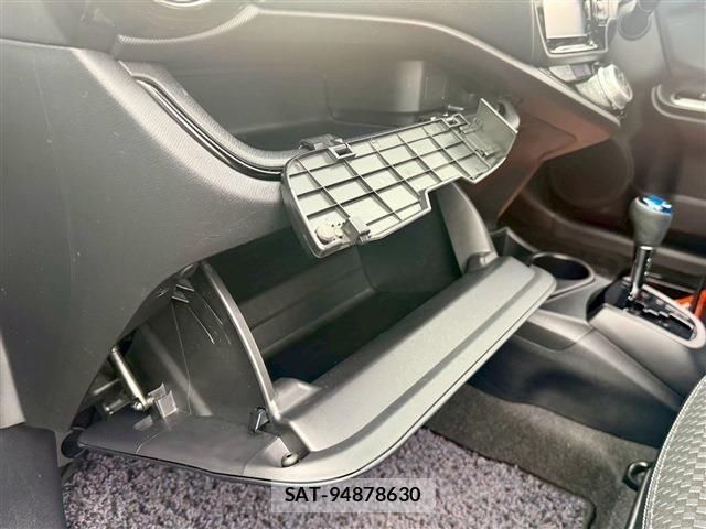 Toyota AQUA 2015-03 7614949-17