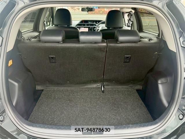 Toyota AQUA 2015-03 7614949-24