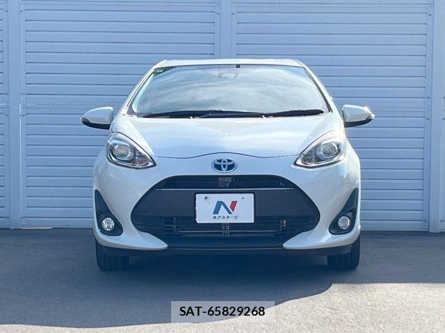 Toyota AQUA 2018-01 7614964-13