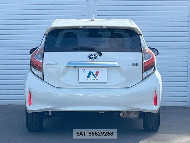 Toyota AQUA 2018-01 7614964-14