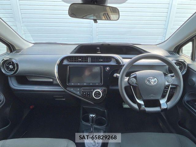 Toyota AQUA 2018-01 7614964-1