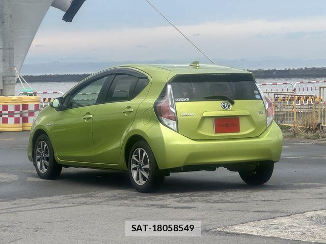 Toyota AQUA 2015-05 7614981-22