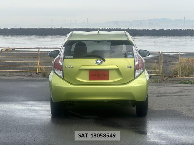 Toyota AQUA 2015-05 7614981-23