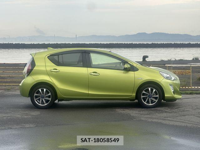 Toyota AQUA 2015-05 7614981-24