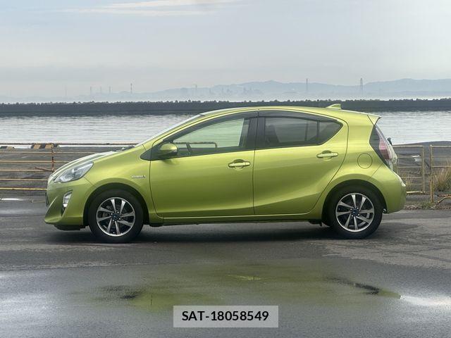 Toyota AQUA 2015-05 7614981-25