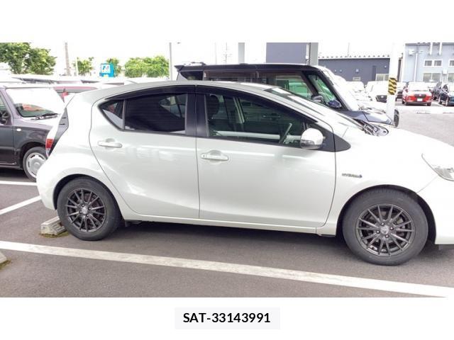 Toyota AQUA 2015-09 7614994-2