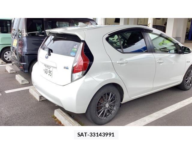 Toyota AQUA 2015-09 7614994-3