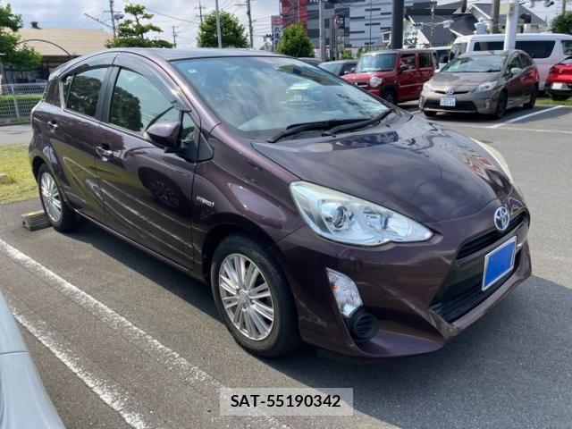 Toyota AQUA 2016-04 7614974-0