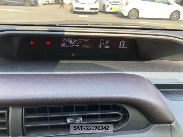 Toyota AQUA 2016-04 7614974-19